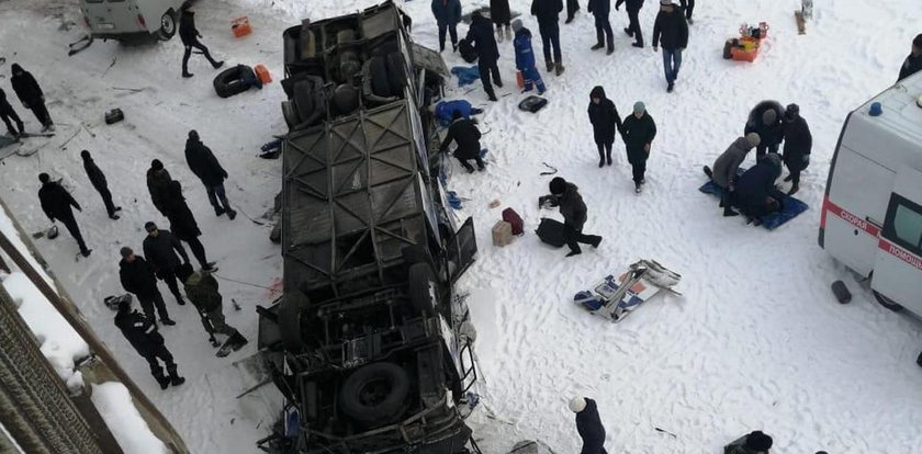 Tragiczny wypadek w Rosji. Autokar spadł z mostu. Kilkanaście osób nie żyje, są ranni