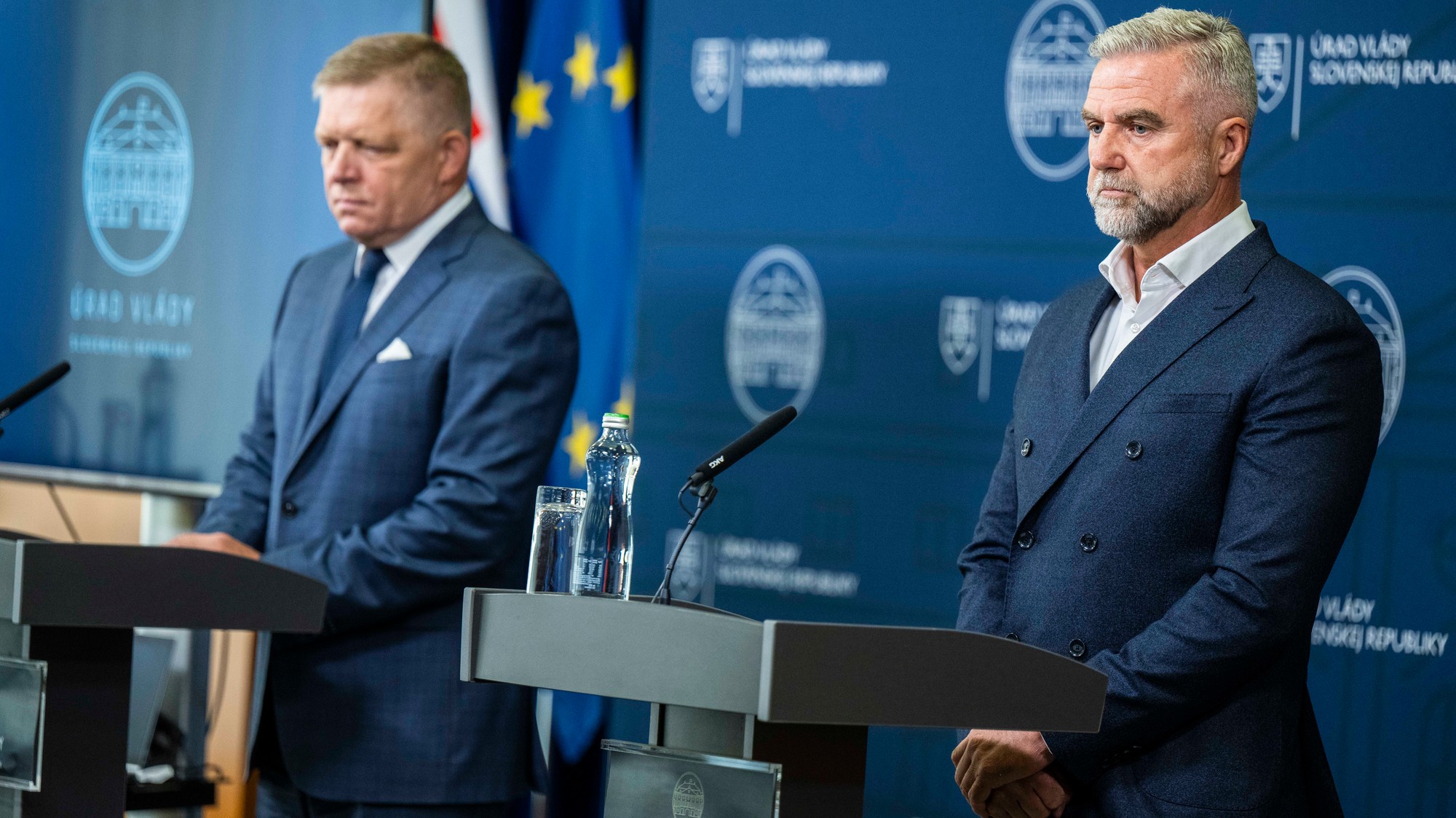 Zľava predseda vlády SR Robert Fico a podpredseda NR SR Tibor Gašpar (obaja Smer-SD).