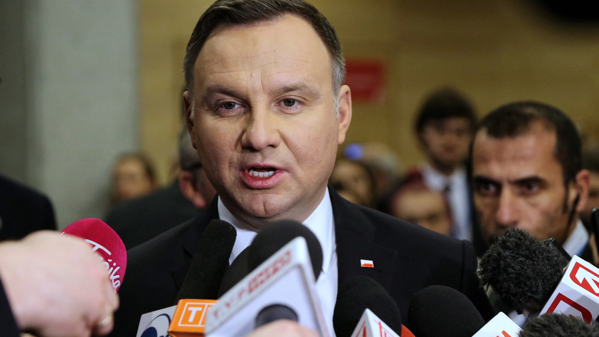 Prezydent Andrzej Duda odwołał z dniem 31 stycznia Jana Piekłę ze stanowiska ambasadora Polski na Ukrainie - wynika z postanowienia opublikowanego w Monitorze Polskim. W tym samym terminie odwołany ze stanowiska ambasadora w Koreańskiej Republice Ludowo-Demokratycznej został Krzysztof Ciebień.