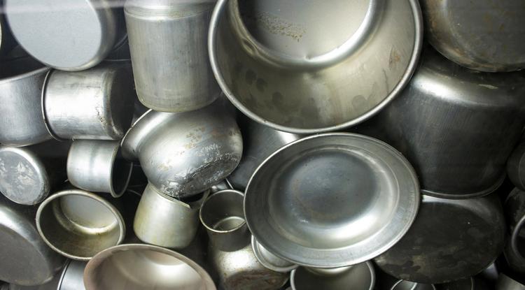 Így tisztítsd meg a zománcozott edényeket. Fotó: Getty Images