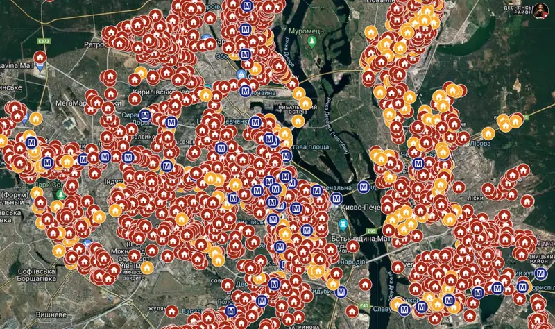 Schrony przeciwbombowe w Kijowie. Na czerwono zaznaczone są specjalnie przystosowane piwnice, na niebiesko - stacje metra, na żółto - specjalne ciężkie bunkry mogące pomieścić kilkaset osób