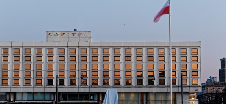 Dera: To wstyd, że Węgrzy zdążyli odsłonić pomnik smoleński przed Polakami