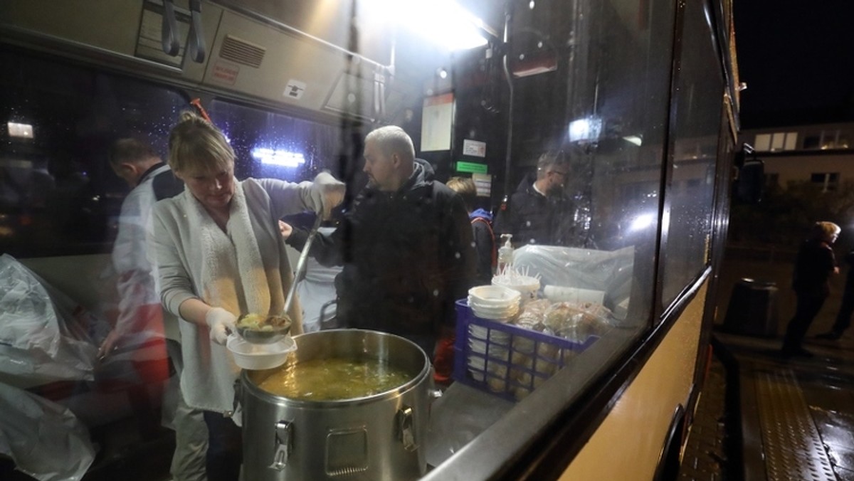 Gdańsk: miasto pomaga bezdomnym, specjalny autobus znów na ulicach