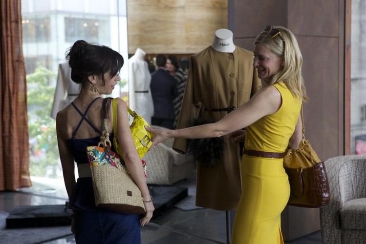 Sally Hawkins i Cate Blanchett w filmie 'Blue Jasmine'