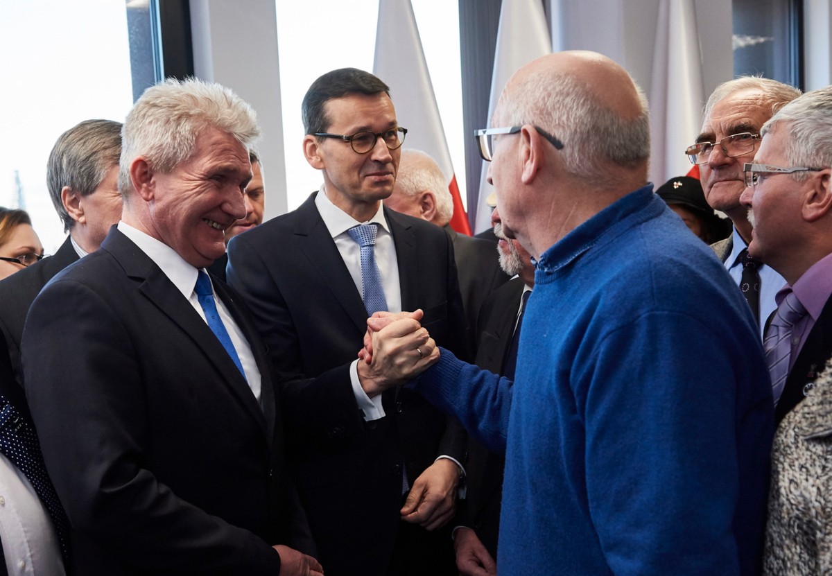Premier Mateusz Morawiecki spotkał się z uczestnikami wydarzeń w Grudniu '70 i rodzinami ofiar tych wydarzeń.