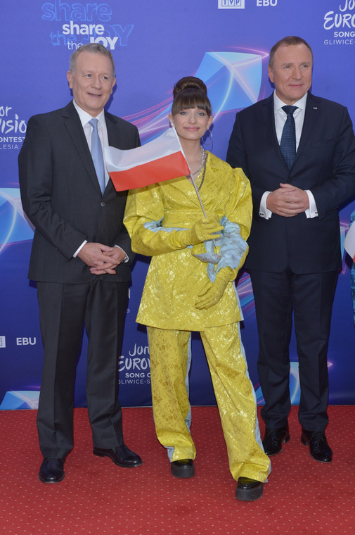 Jon Ola Sand z Europejskiej Unii Nadawców, Jacek Kurski z TVP i Viki Gabor, reprezentantka Polski w finale Eurowizji Junior 2019