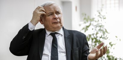 Kaczyński nie szczędził ostrych słów. Potem wyciął je z wywiadu