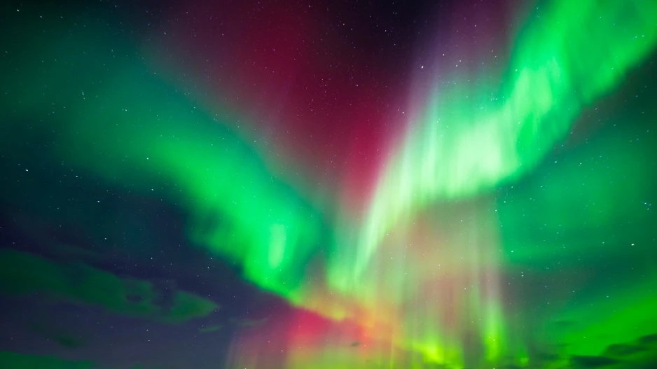 Zorze polarne, które mogli odkryć astronomowie, są o wiele jaśniejsze i bardziej intensywne niż te na Ziemi (fot. Getty Images)