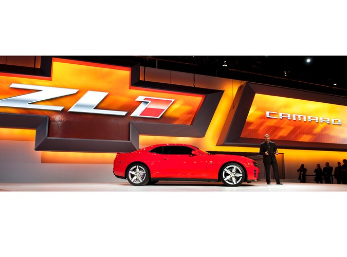Oto chevrolet camaro ZL1 - amerykańska maszyna do produkcji adrenaliny i palenia opon; zadebiutowała podczas salonu samochodowego w Chicago. Dzięki doładowanemu silnikowi V8, o mocy 550 KM, model camaro ZL1 będzie najszybszym modelem w rodzinie camaro, jaki kiedykolwiek znalazł się w ofercie marki Chevrolet.