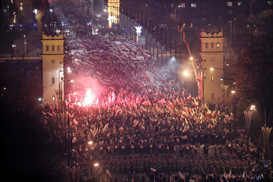 Marsz Niepodległości na ulicach Warszawy. Nawet 200 tys. uczestników