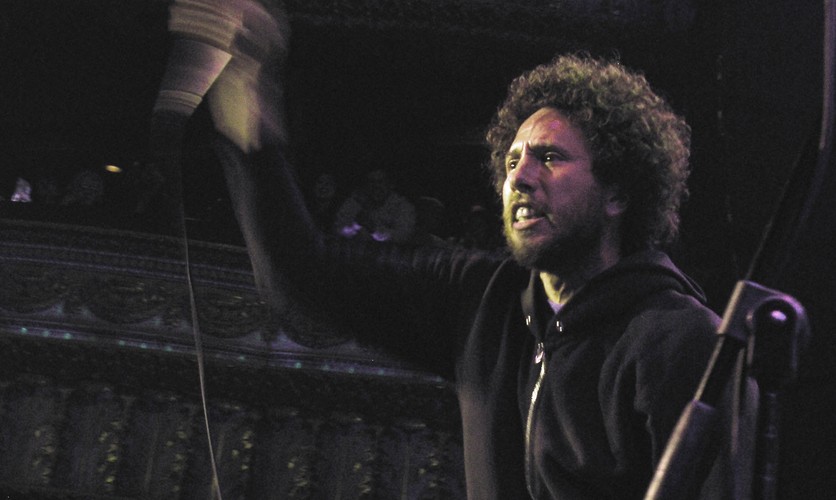 <b>Bullet In The Head</b><br />Kwintesencja wściekłości i szczerości RATM, jeden z najbardziej gwałtownych numerów grupy. De la Rocha w koszulce z logo firmy Ford zmienionym na 