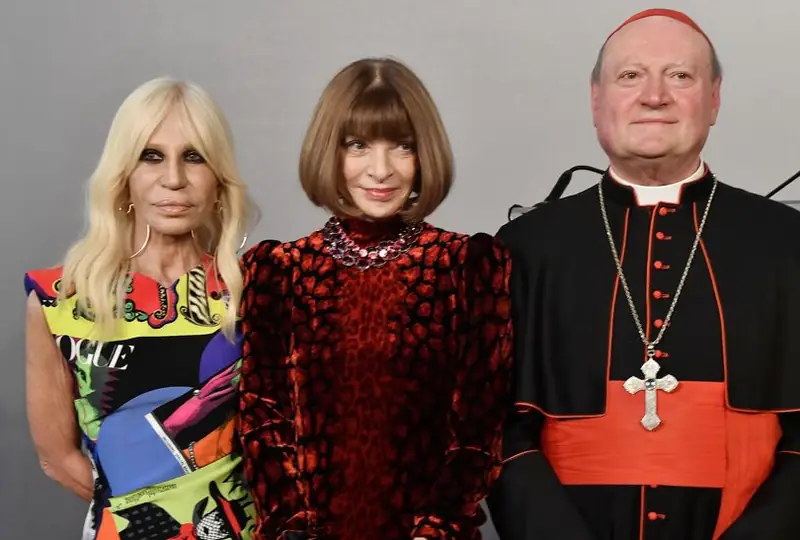 Donatella Versace, Anna Wintour oraz watykański minister kultury kardynał Gianfranco Ravasi ogłosili temat MET Gala 2018