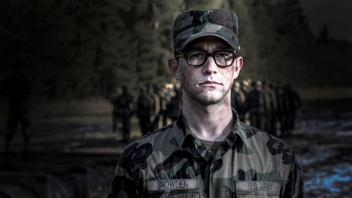 W sieci ukazały się pierwsze zdjęcia z planu filmu "Snowden". Przedstawiają one tytułowego bohatera, w którego wciela się Joseph Gordon Levitt. Obraz reżyseruje Oliver Stone.