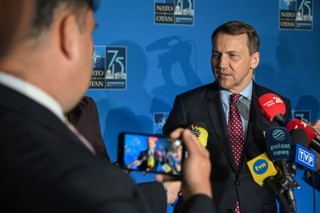Sikorski na Szczycie NATO: Tysiące ludzi w Polsce zgłosiło do Legionu Ukraińskiego