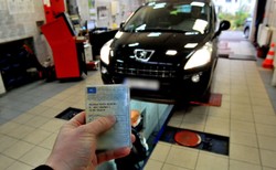 Nowe badanie techniczne auta w 2025. Drożej i trudniej. Żegnaj się z dowodem rejestracyjnym