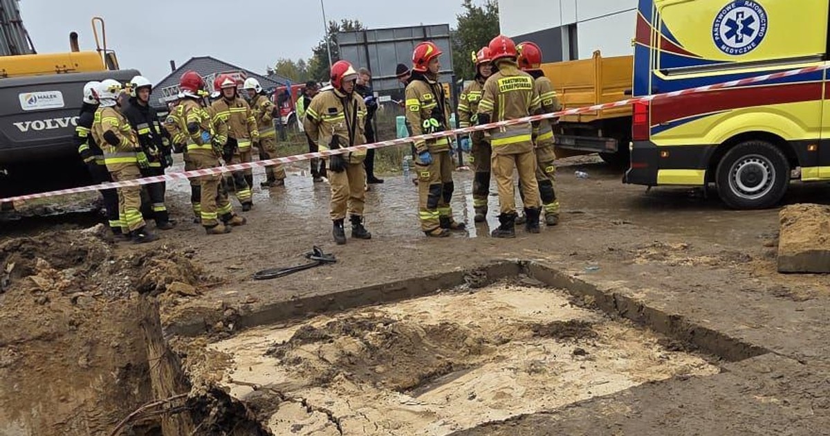 Tragedia w Bełchatowie. 35-letniego mężczyznę przysypała ziemia. Nie żyje