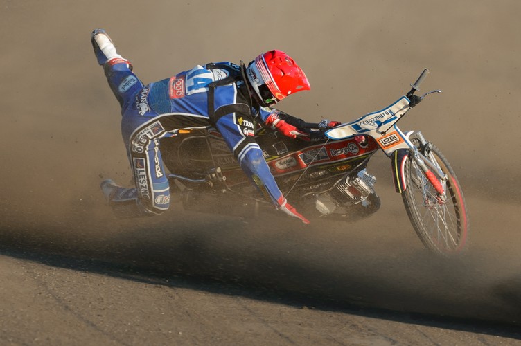 Groźne upadki Piotra Pawlickiego w meczu Ekstraligi żużla