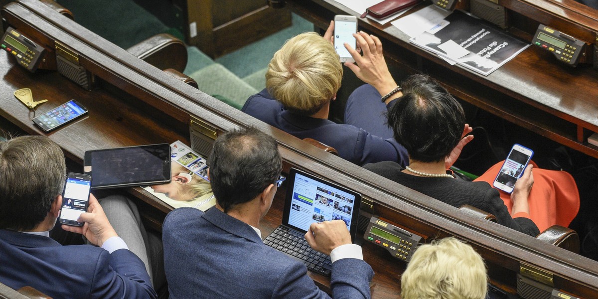 Jest szansa, że posłowie przestaną gubić telefony.