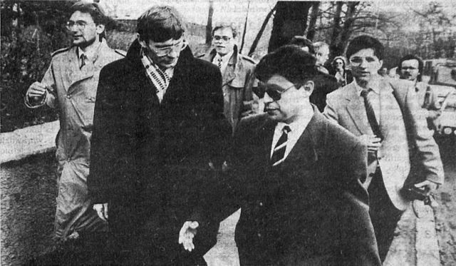 Wicepremier Leszek Balcerowicz (drugi od lewej) podczas wizyty w Wałbrzychu, marzec 1991 r. Pierwszy od lewej jego doradca Jerzy Koźmiński