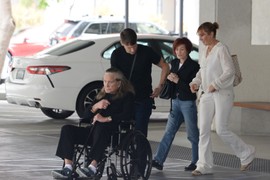 Na TEŠKIM DROGAMA jeo slepog miša, pričao sa konjem i upucao 17 mačaka: Legendarni muzičar održao OPROŠTAJNI KONCERT, zbog teške dijagnoze više ne može da hoda