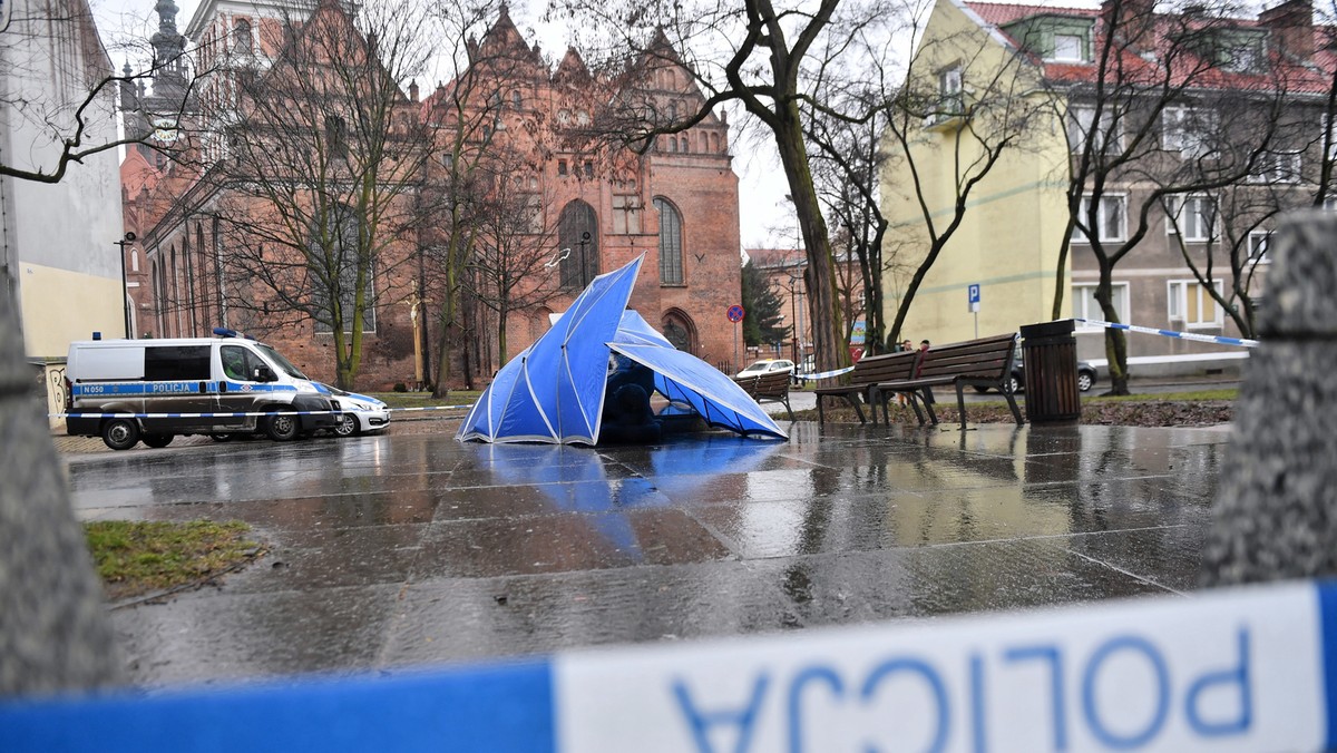 Gdańsk. Jutro prokuratura przesłucha trzech mężczyzn ws. dewastacji pomnika ks. Jankowskiego