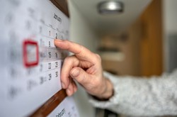 Dobra wiadomość dla urodzonych w 1951 roku lub wcześniej. W 2026 ZUS wypłaci im dodatkowe świadczenie