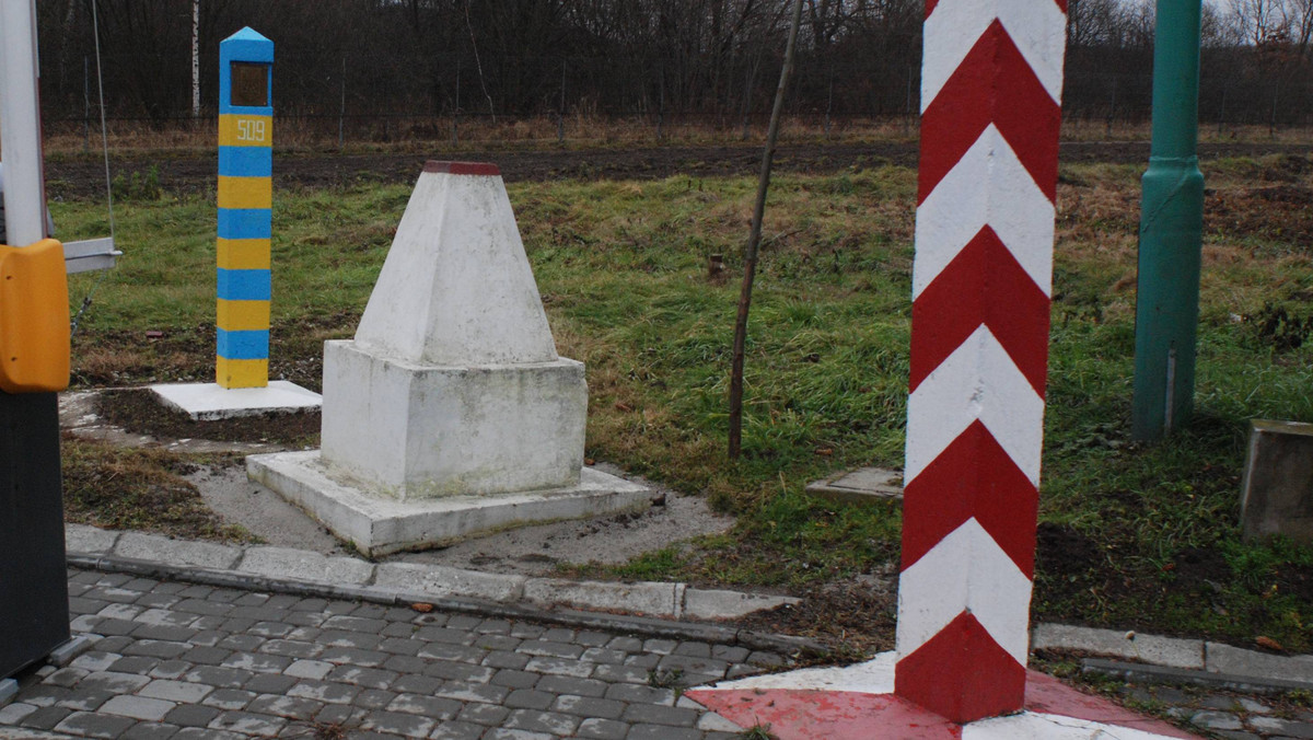 Antyterrorystyczne Centrum mińskiego KGB rozpoczęło wyjaśnianie okoliczności wybuchów w pobliżu białorusko-polskiej granicy. Doszło do nich wczoraj w sąsiadującym z Polską obwodzie grodzieńskim.