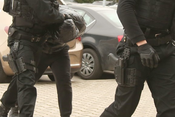 HOROR U OSIJEKU Dečji psihijatar uhapšen zbog ZLOSTAVLJANJA I DROGIRANJA maloletnika