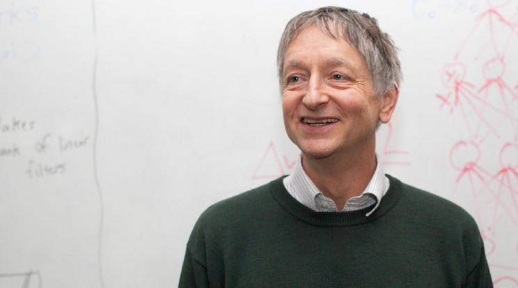 Geoffrey Hinton, a Torontói Egyetem kutatója, a világ egyik vezető komputertudósa a Google-lal is dolgozik. A mesterséges intelligencia feltörekvő csillagait mentorálja. Több mint 40 évvel ezelőtt kezdett el foglalkozni a mesterséges intelligencia kérdéseivel, amikor még úgy tűnt, ez valami tudományos-fantasztikus történet. Ebben a témában minden szavára érdemes figyelni. / Fotó: Torontói Egyetem