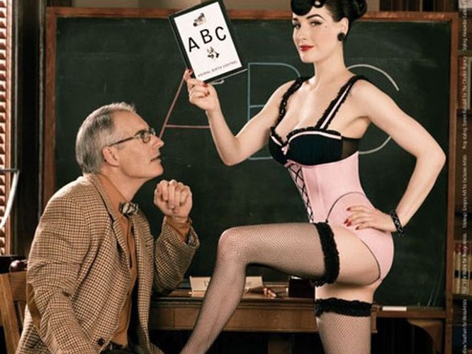 Dita von Teese twierdzi, że kontrola zwierzęcych urodzin jest prosta jak abecadło