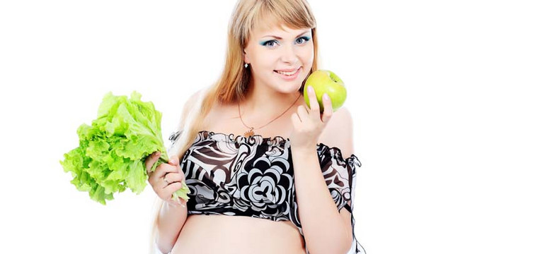 Dylematy przyszłej mamy, czyli co jeść i pić w ciąży?