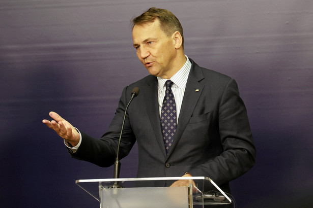 Sikorski o "skandalicznym żądaniu". Apeluje do prezydenta Dudy