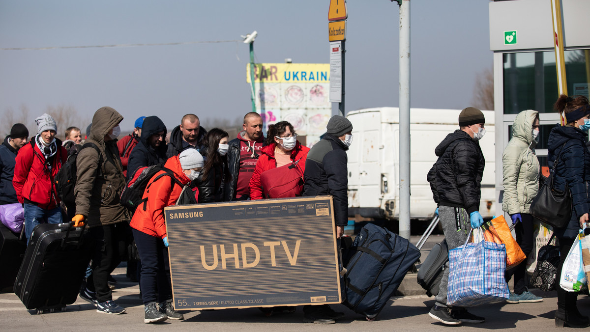 Tłumy na polsko-ukraińskim przejściu granicznym w Dorohusku