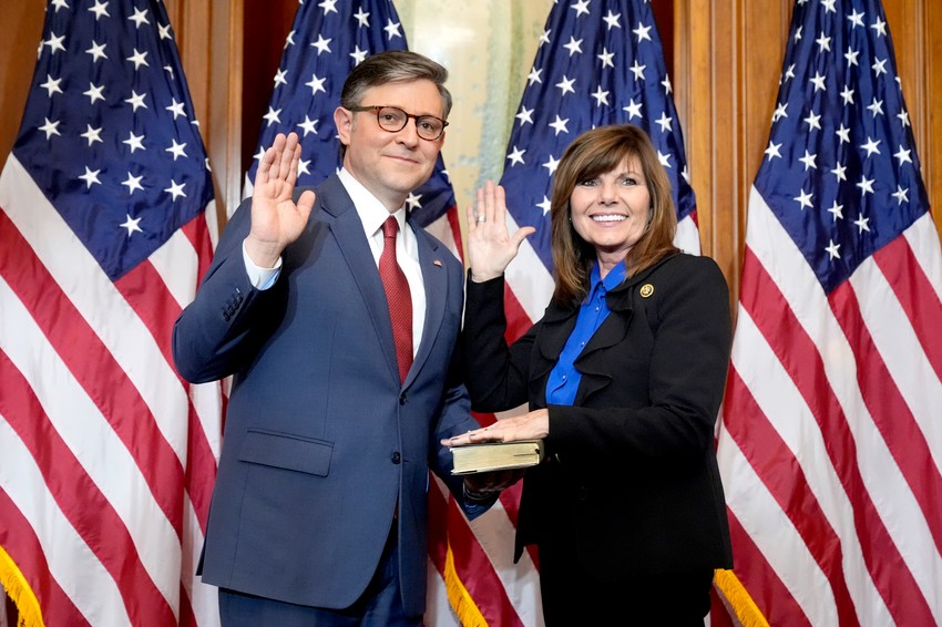 Majk Džonson polaže zakletvu na mesto predsednika Predstavničkog doma američkog Kongresa u Vašingtonu 3. januara