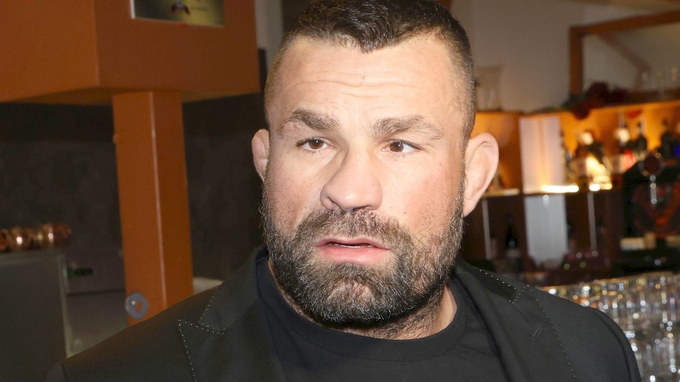 MMA fighter Karlos Vémola.