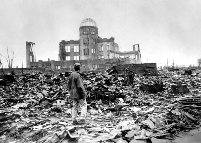Ruševine bioskopa u Hirošimi nakon atomskog bombardovanja, 7. septembar 1945. godine