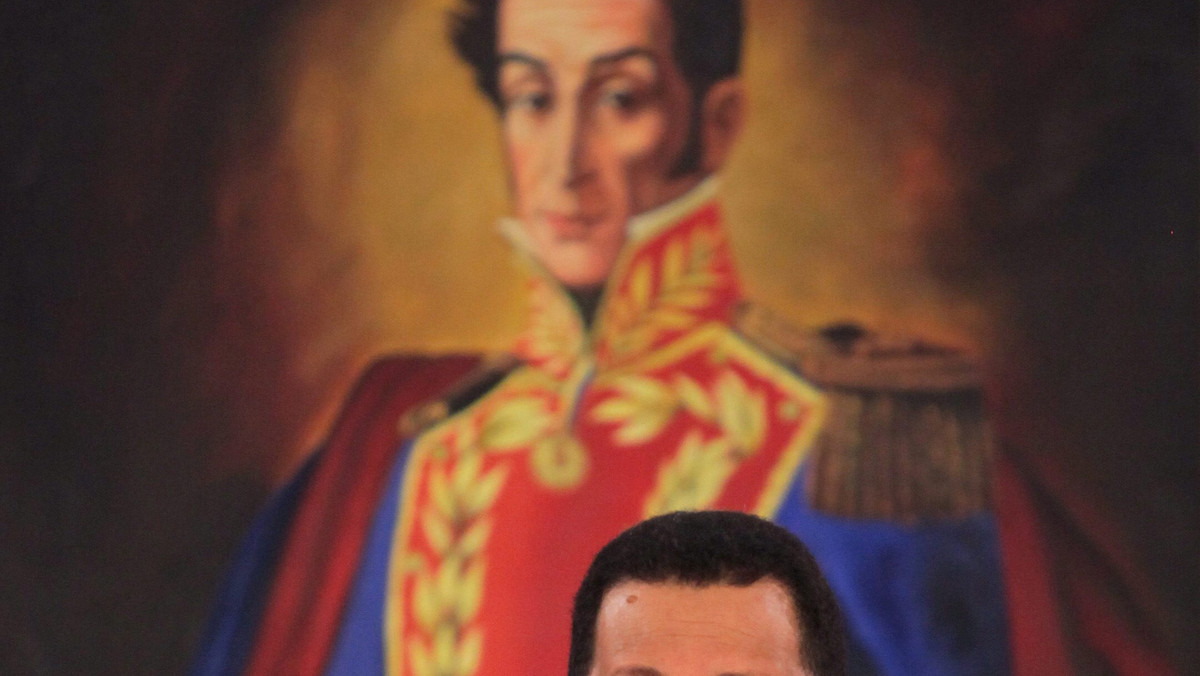 Prezydent Wenezueli Hugo Chavez udał się w sobotę wieczorem ponownie na Kubę na drugę rundę naświetlań po ostatniej operacji usunięcia zmian nowotworowych w rejonie miednicy. Poinformował, że powróci do kraju w środę lub w czwartek.