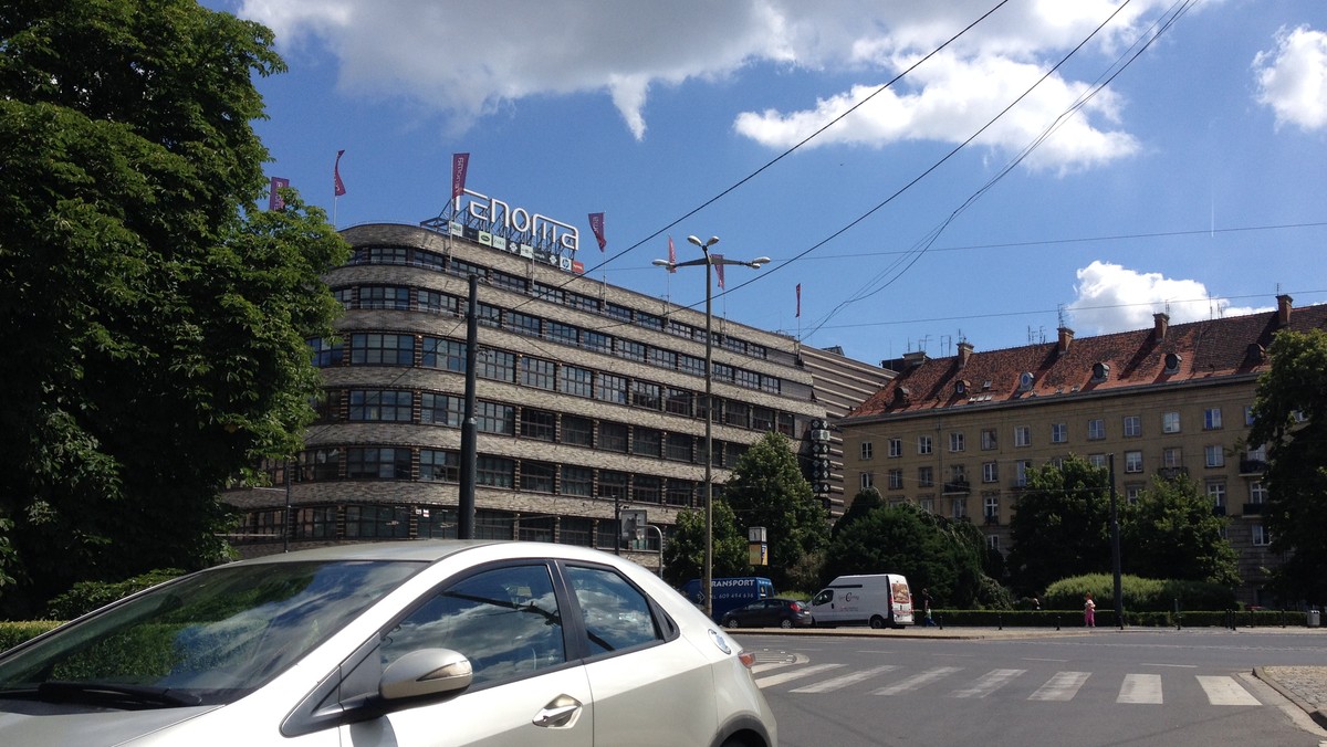 Gminie Wrocław w końcu udało się wybrać wykonawcę, który zajmie się budową nowej sygnalizacji świetlnej na placu Kościuszki. Prace rozpoczną się po wakacjach.