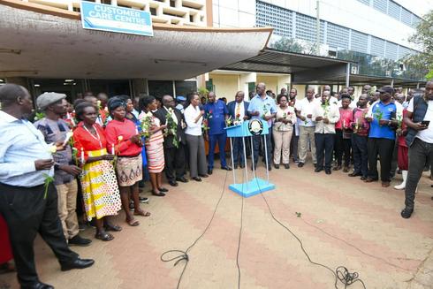Kisumu county Speaker Jack Elisha Oraro and other leaders address a press conference at the Jaramogi Oginga Odinga Hospital