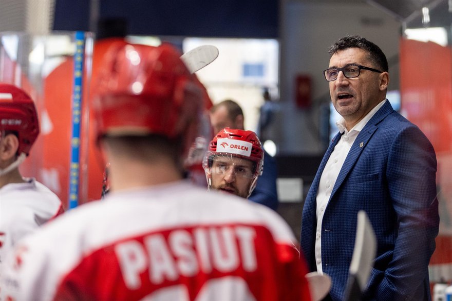 Śpię spokojnie i nic się nie zmieni. Myślę, że wszystko będzie po naszej stronie i choć zaczynamy mecz od 0:0, to krok po kroku zrobimy, co się da, by wygrać i awansować – mówi selekcjoner polskiej kadry hokeistów Robert Kalaber