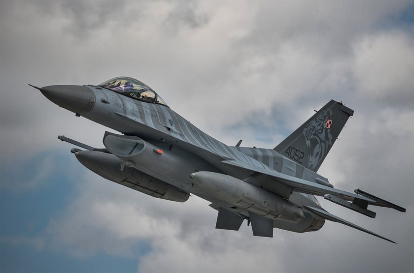 F-16 w tygrysim malowaniu przyleciał na Krzesiny