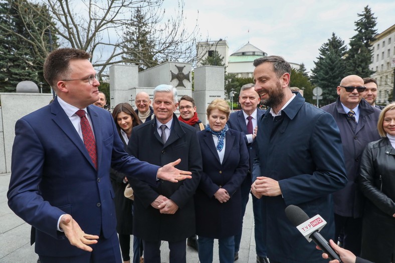 Szymon Hołownia i Władysław Kosiniak-Kamysz poinformowali o podjęciu decyzji o wspólnym starcie ugrupowań w nadchodzących wyborach parlamentarnych.