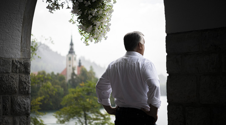 Gratuláló levelet küldött Orbán Viktor miniszterelnök Szuga Josihide új japán kormányfőnek/ Fotó: MTI/Miniszterelnöki Sajtóiroda/Vivien Cher Benko