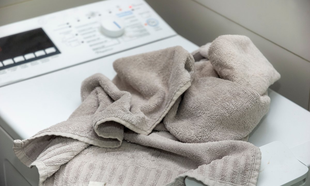 Pranie w wysokiej temperaturze to już przeszłość. Eksperci radzą, jak oszczędzać prąd i dbać o tkaniny