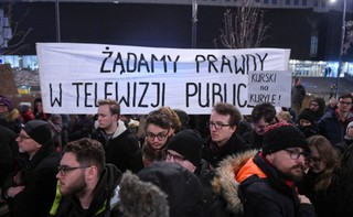 Warszawa: Manifestacja 'Stop propagandzie nienawiści' pod siedzibą TVP