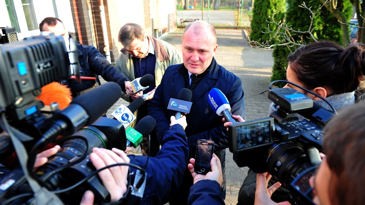 W poniedziałek nowo wybrani radni złożyli ślubowanie na inauguracyjnej sesji Rady Miasta Szczecina. Krótko po ślubowaniu, jeszcze przed wyborem nowego przewodniczącego rady, sesja została przerwana.