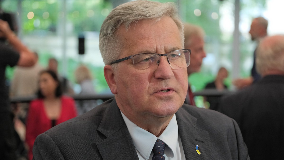 Bronisław Komorowski udziela rady Rafałowi Trzaskowskiemu w kontekście wyborów prezydenckich [Źródło: PAP]