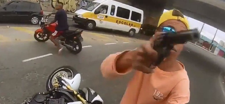 Policjant dopadł złodzieja na oczach okradzionego. Słychać strzały. WIDEO