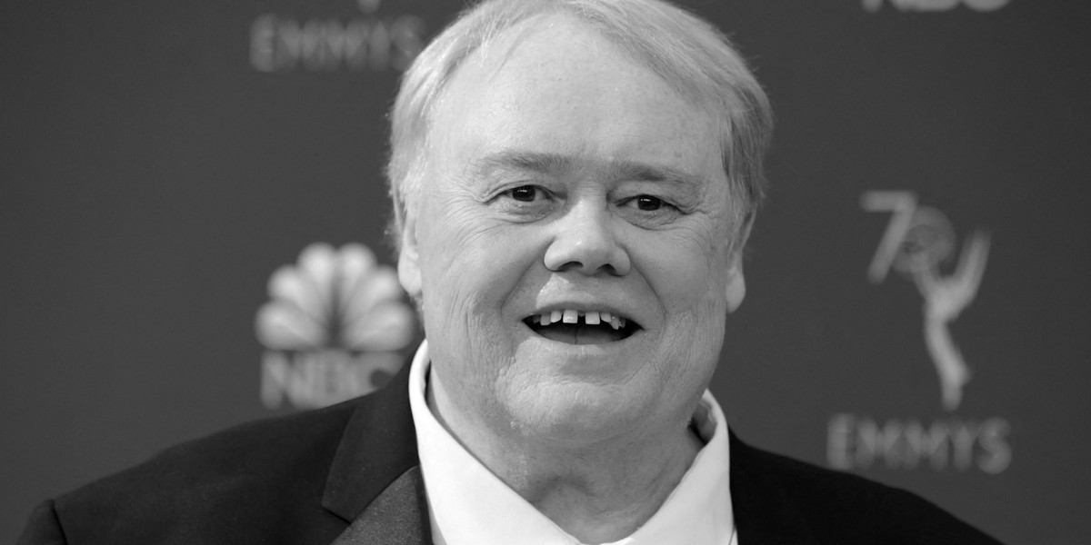 Louie Anderson nie żyje. Był znanym aktorem komediowym.