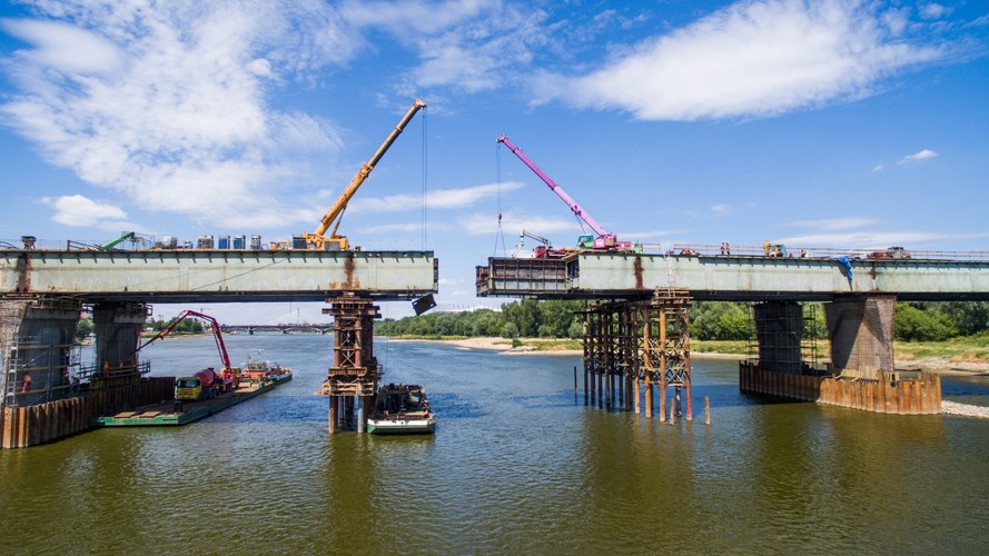 Postępy prac remontowych na moście Łazienkowskim w Warszawie, 16 bm. <br>(zuz) PAP/Leszek Szymański